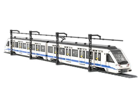 Tren CAF Serie 8000 Metro de Madrid de diseño moderno en colores azul y blanco, con dos secciones conectadas.