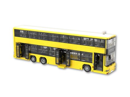 Autobús MAN Lions City A39 DD MOC Lego - Puertas abiertas Autobús de dos pisos amarillo con puertas de acceso en ambos niveles. MAN Lions City A39 DD