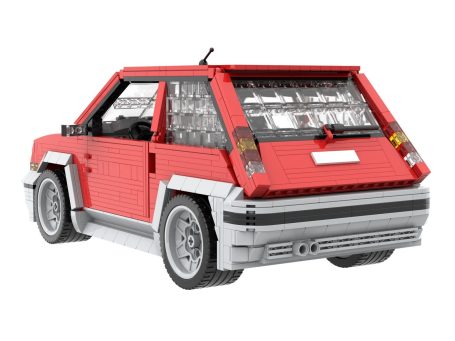 Renault 5 GT Turbo MOC Lego - Parte trasera Coche Lego rojo con detalles en negro y ventanas traseras.