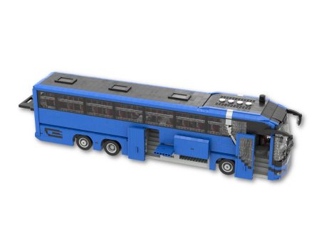 Autobús MAN Lions Coach MOC Lego - Puertas abiertas Autobús de color azul con detalles en negro y ventanas amplias.